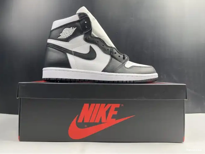 HYPE White Air Black Retro Jordan (2014) 1 555088-010 0430